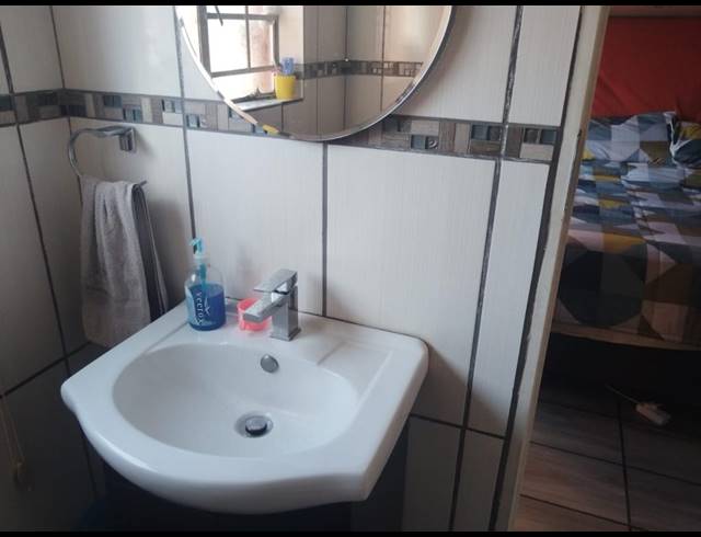 2 BEDROOM TOWNHOUSE FOR SALE IN CASTLEVIEW